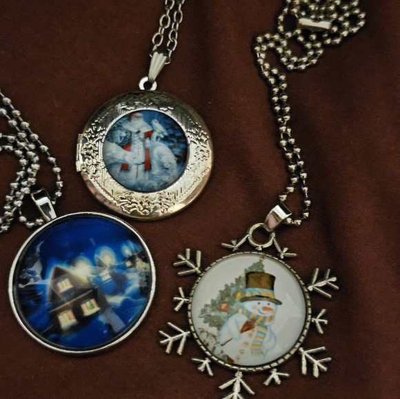4 Christmas Necklaces 🎄NEW - Picture 3 of 6